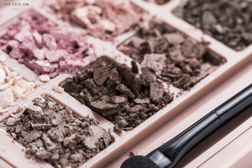 色彩好看的美妆眼影图片