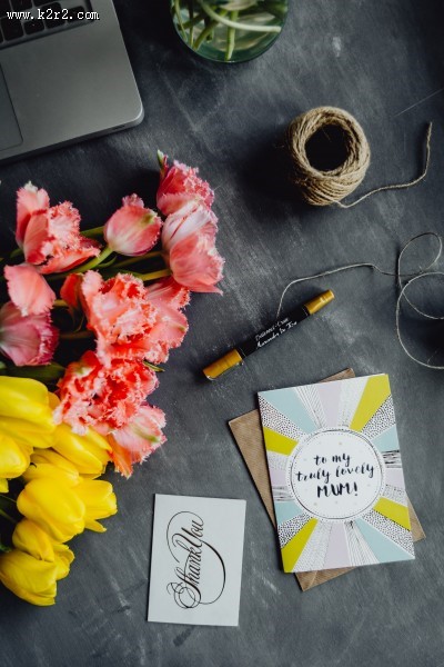 郁金香和母亲节贺卡的图片
