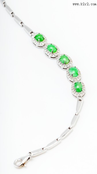 漂亮贵重的玉石项链图片