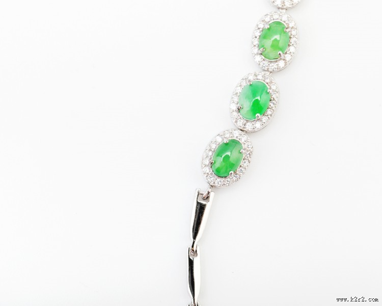 漂亮贵重的玉石项链图片
