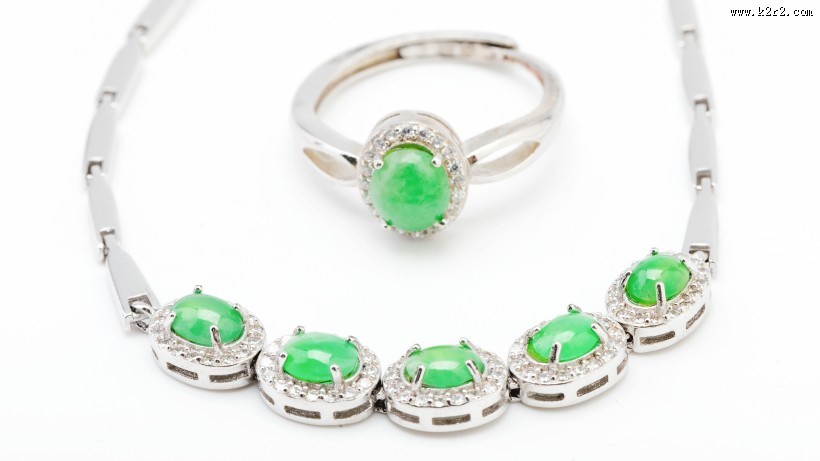 漂亮贵重的玉石项链图片