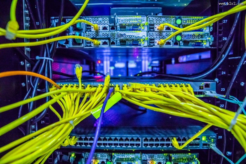 黄绿色的交换机数据线图片