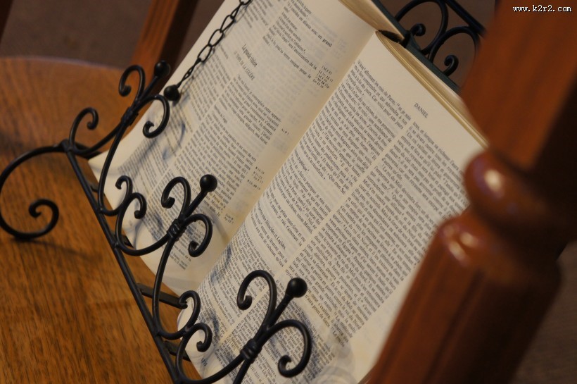 翻开的书籍图片大全