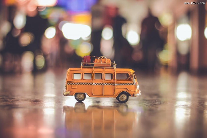 黄色大巴车模型图片