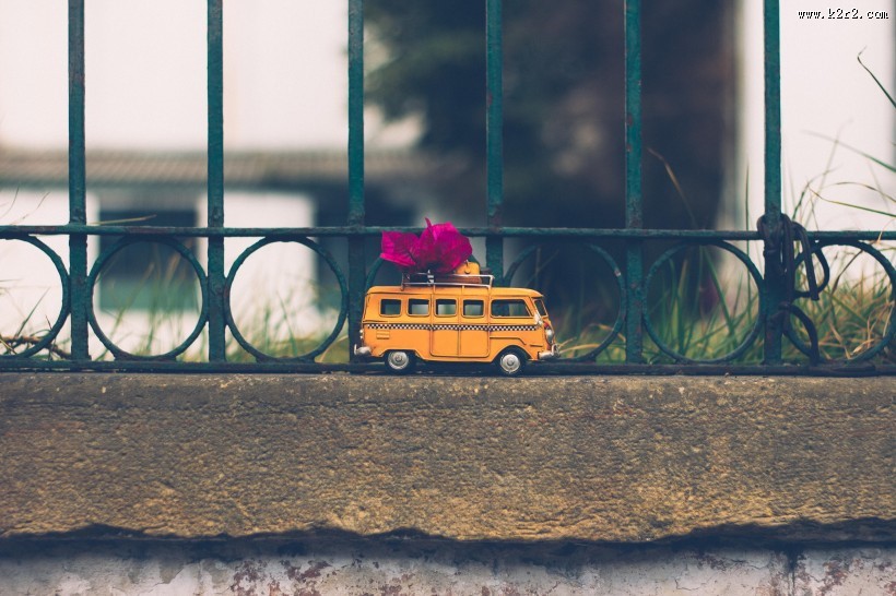 黄色大巴车模型图片