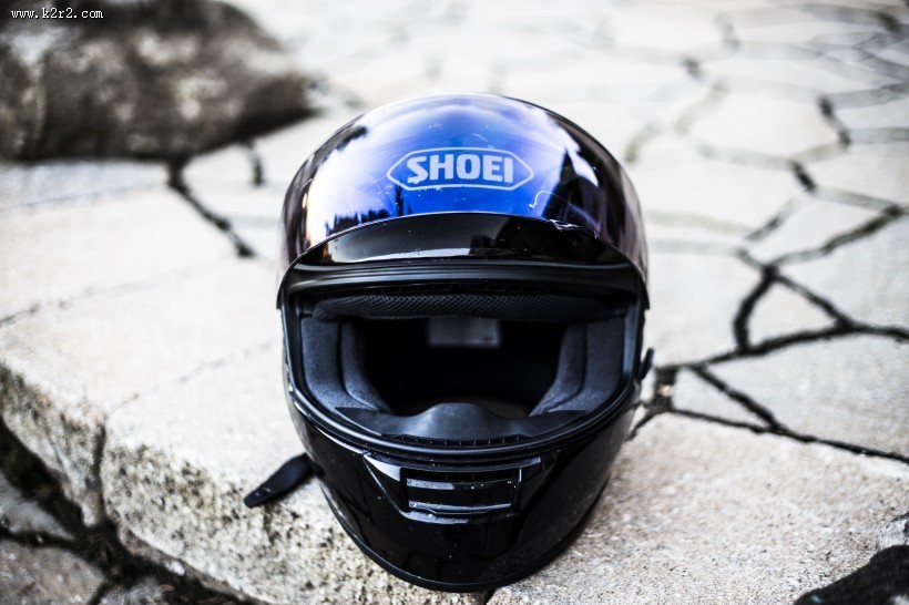 炫酷的摩托车头盔图片