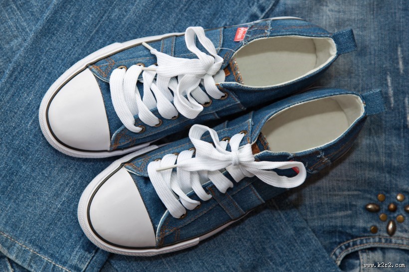 清新文艺的帆布鞋图片