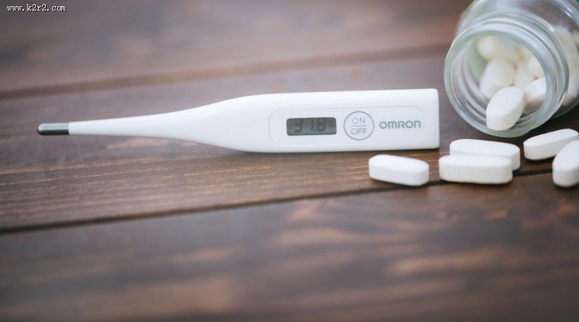 测量体温的数字体温计图片