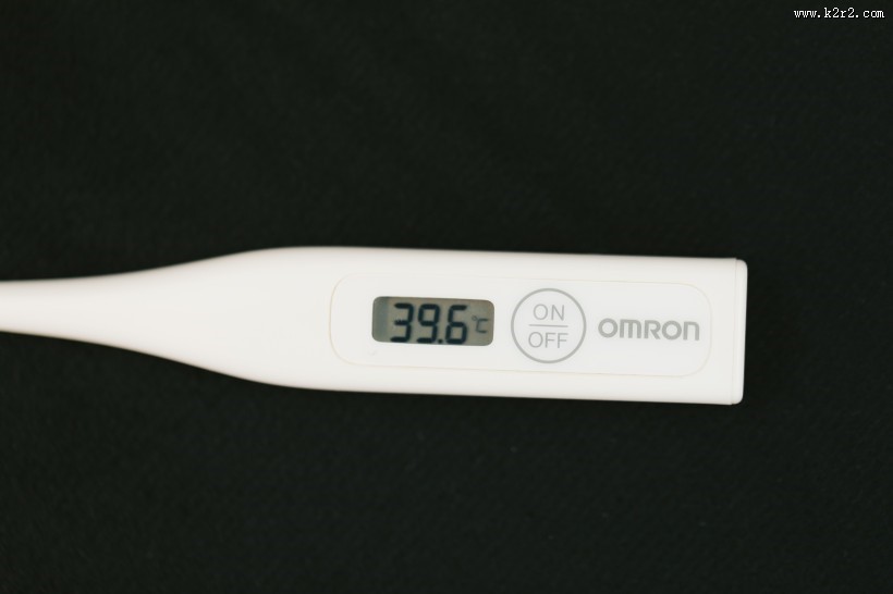 测量体温的数字体温计图片