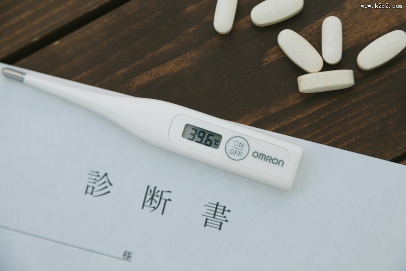 测量体温的数字体温计图片