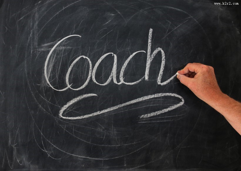 写有英文字母的黑板图片