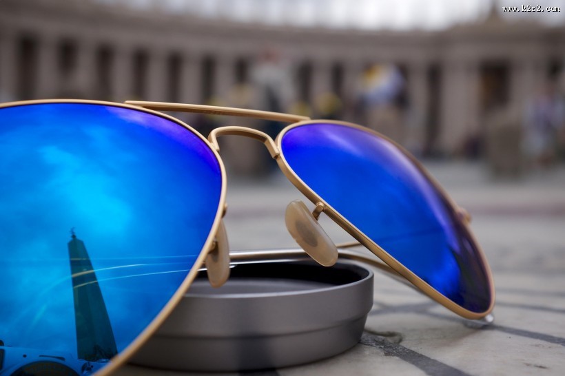 遮光的太阳镜图片