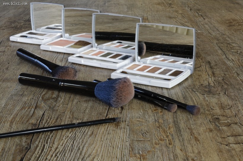 做工精美的化妆刷图片