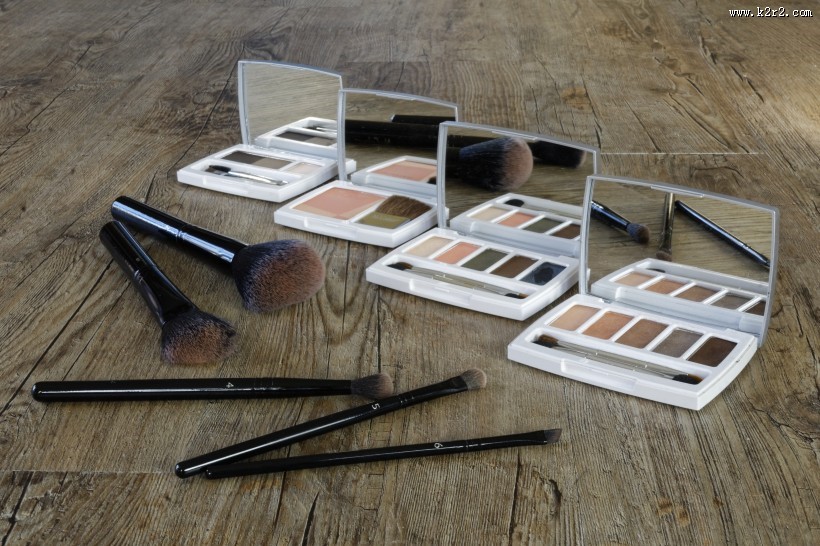 做工精美的化妆刷图片