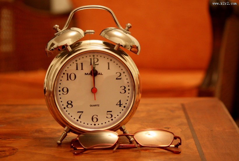 圆形机械小闹钟图片大全