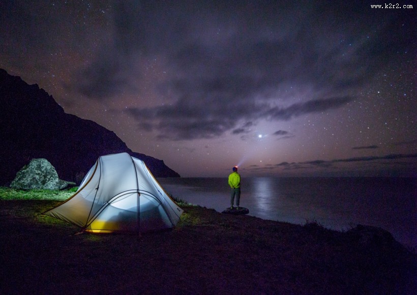夜晚露营的帐篷图片