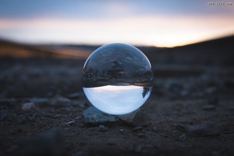 圆形透明玻璃球图片