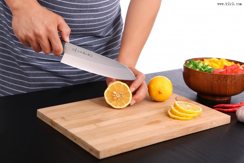 厨房锋利的刀具图片