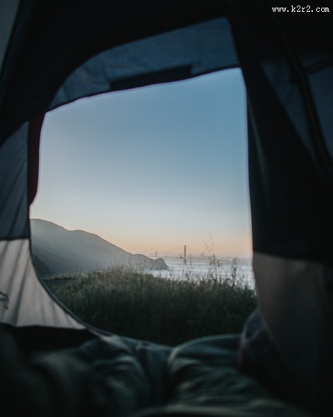 搭在户外的帐篷图片