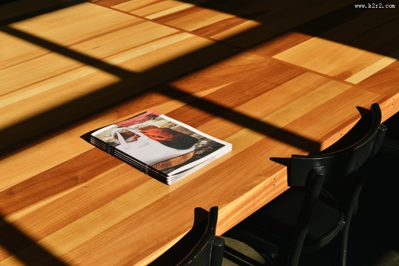 放在桌上的书本图片大全