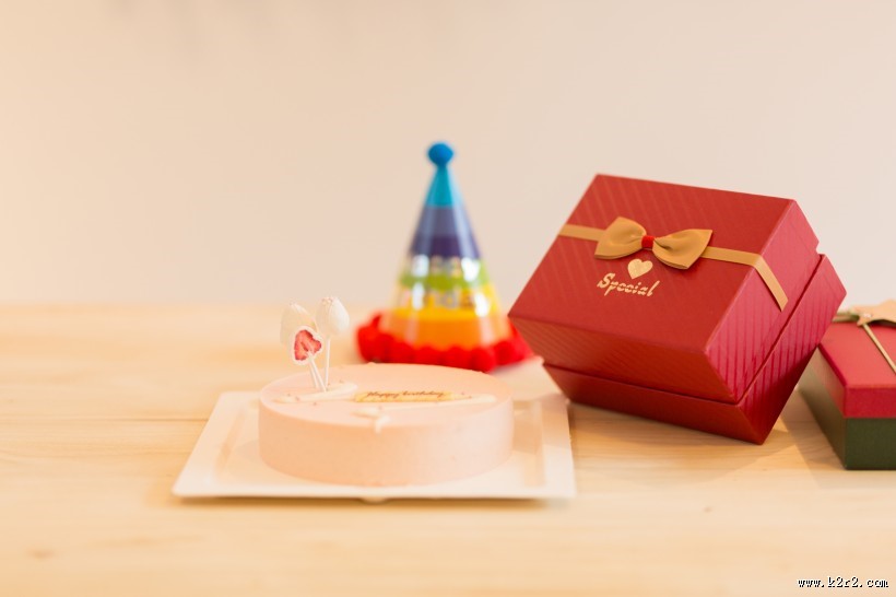可爱的红色生日礼物图片