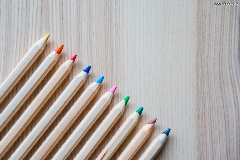 彩色铅笔的特写图片
