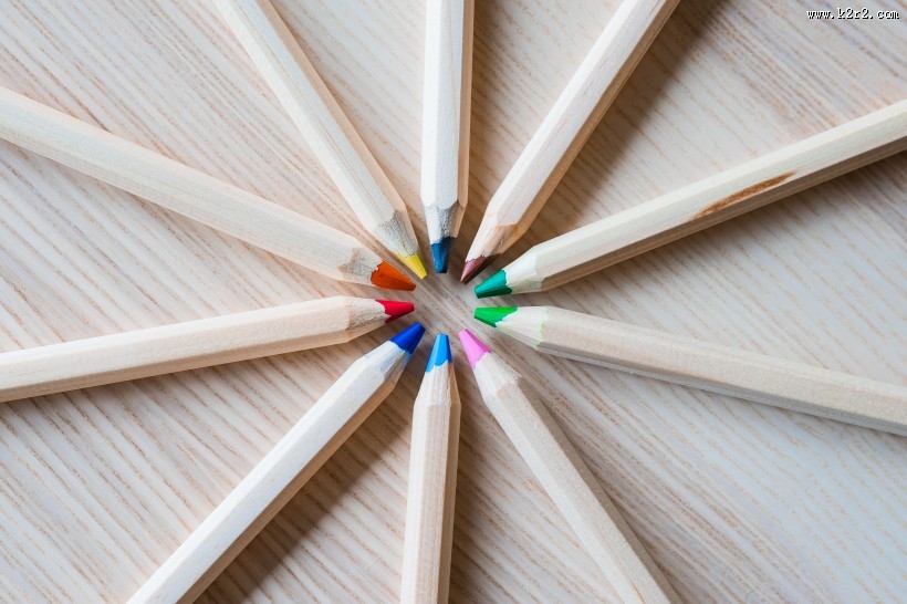 彩色铅笔的特写图片