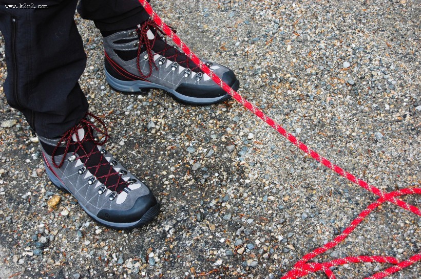 攀岩用的红色攀岩绳图片大全