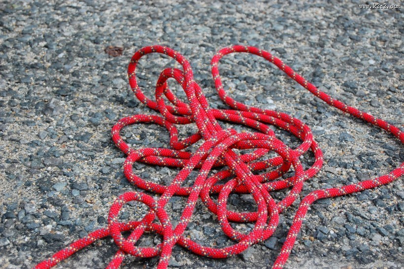 攀岩用的红色攀岩绳图片大全