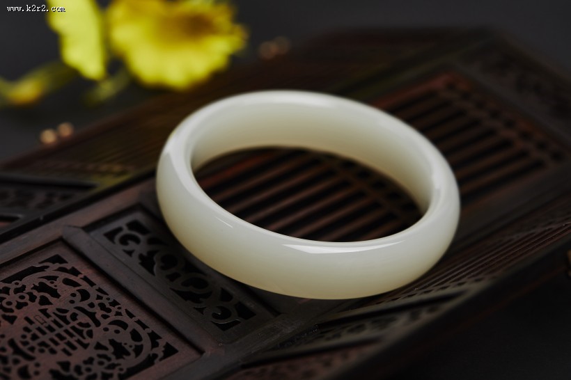 贵重精美的玉镯图片