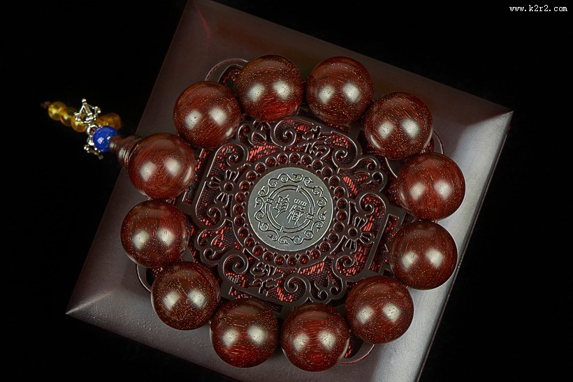 精致贵重的小叶紫檀手串图片