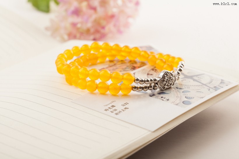 贵重精美的玛瑙手链图片