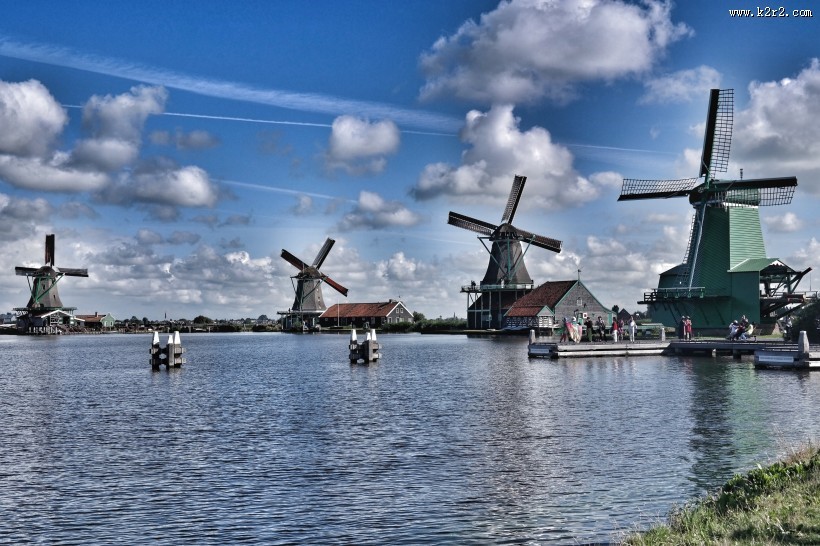 转动的荷兰风车图片
