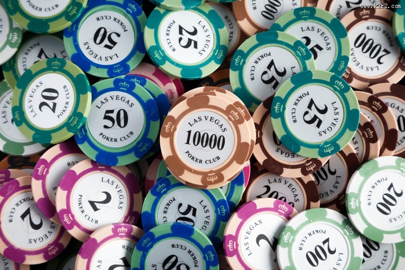 扑克和彩色筹码图片