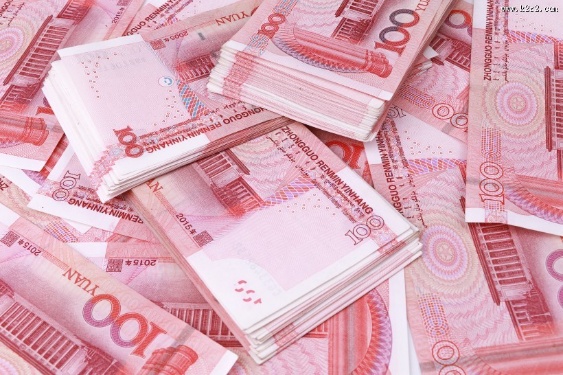 红色流通的人民币图片