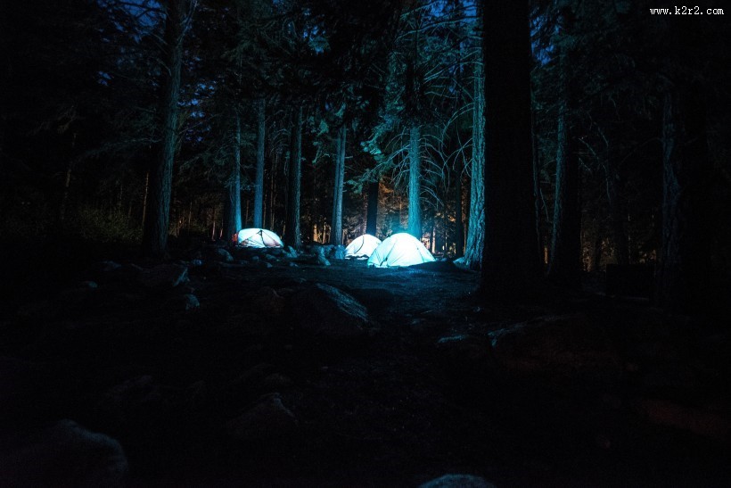 夜晚露营的帐篷图片大全
