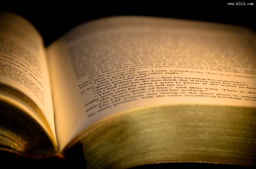 被翻开的英语书图片大全