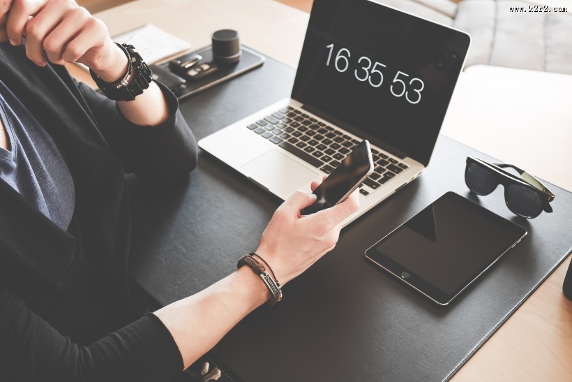 使用手机平板电脑图片