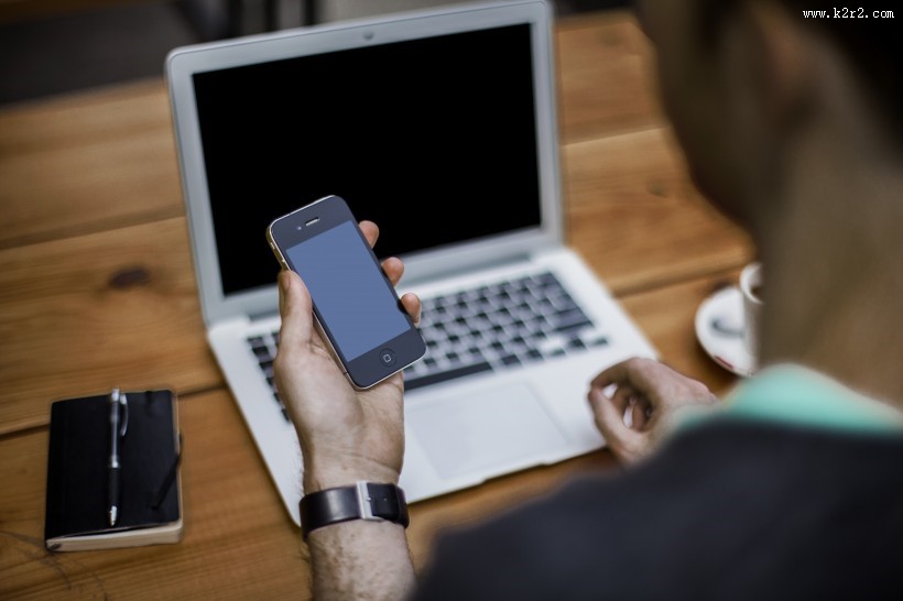 使用手机平板电脑图片