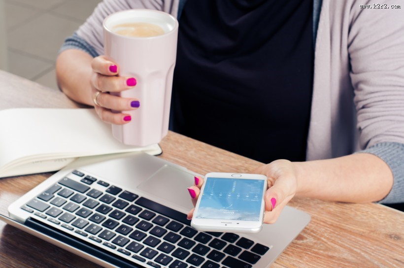 使用手机平板电脑图片