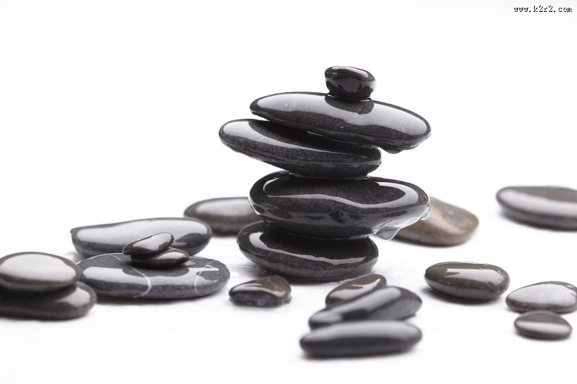 黑色鹅卵石图片