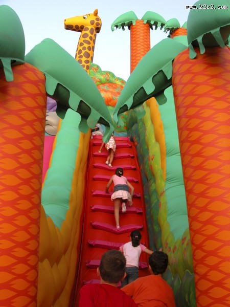 儿童滑梯设施图片