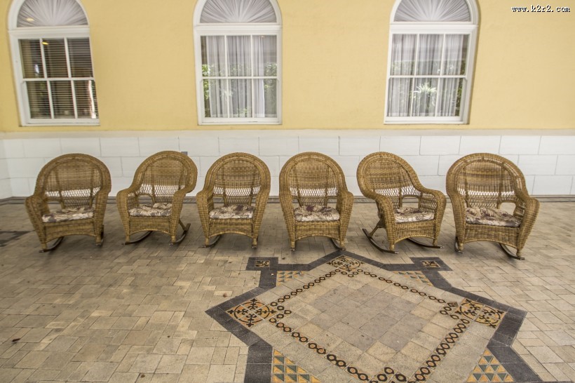 孤独的空椅子图片