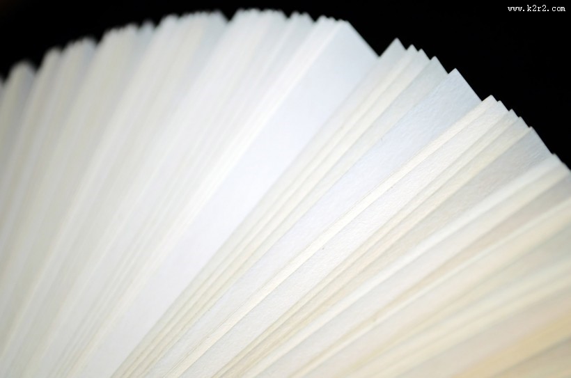 翻开的书籍图片