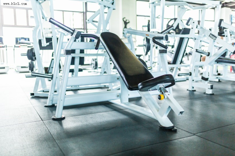 健身房跑步机图片