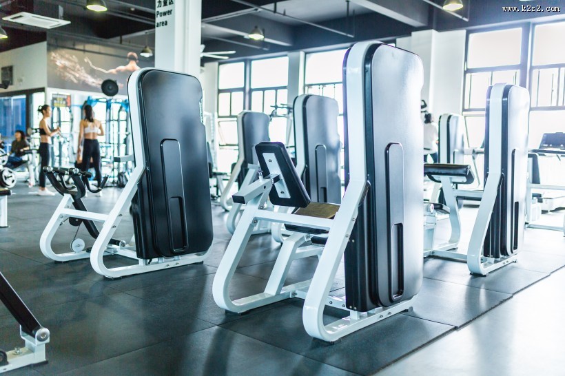 健身房跑步机图片