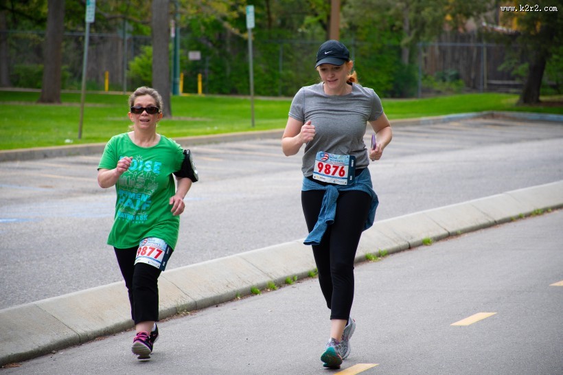 参加马拉松比赛的人图片