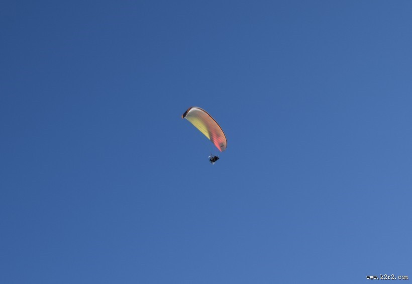 有挑战性的滑翔伞运动图片