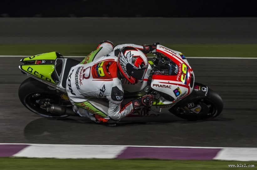 摩托车赛车比赛转弯瞬间抓拍图片