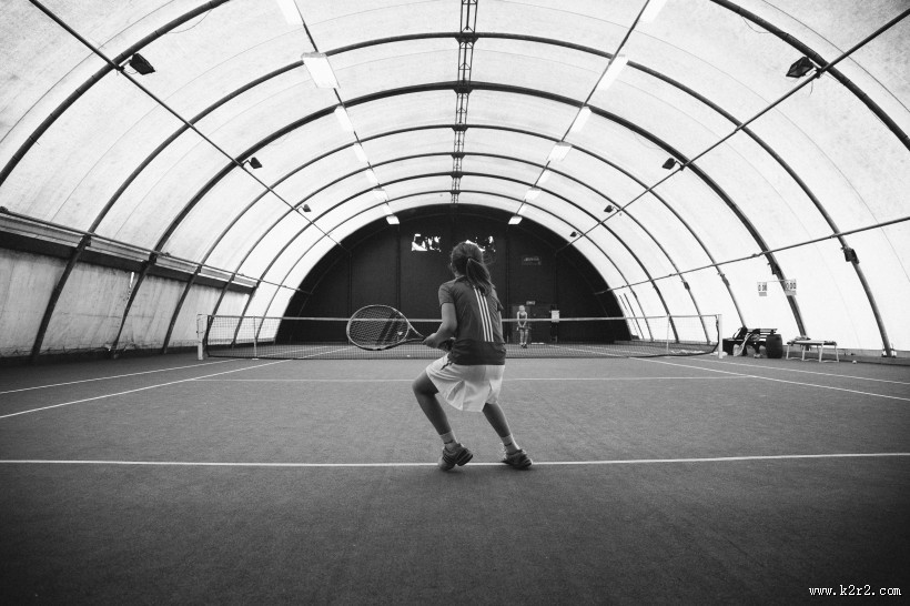 充满竞技性的网球运动图片